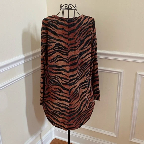NWT Rae Mode Tiger Print Lightweight Sweater - Picture 4 of 5